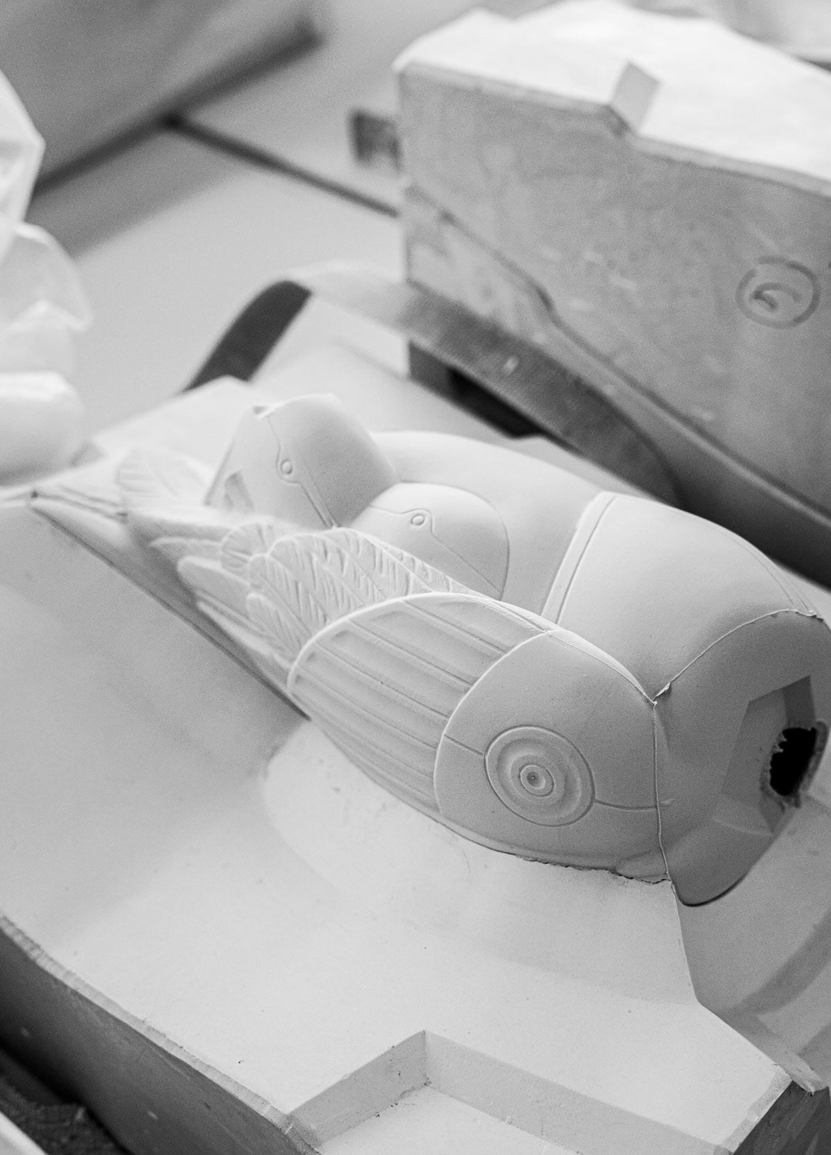 01009757_Lladro_Macaw_Bird_Cyborg_Sculpture_-_making-of_Body