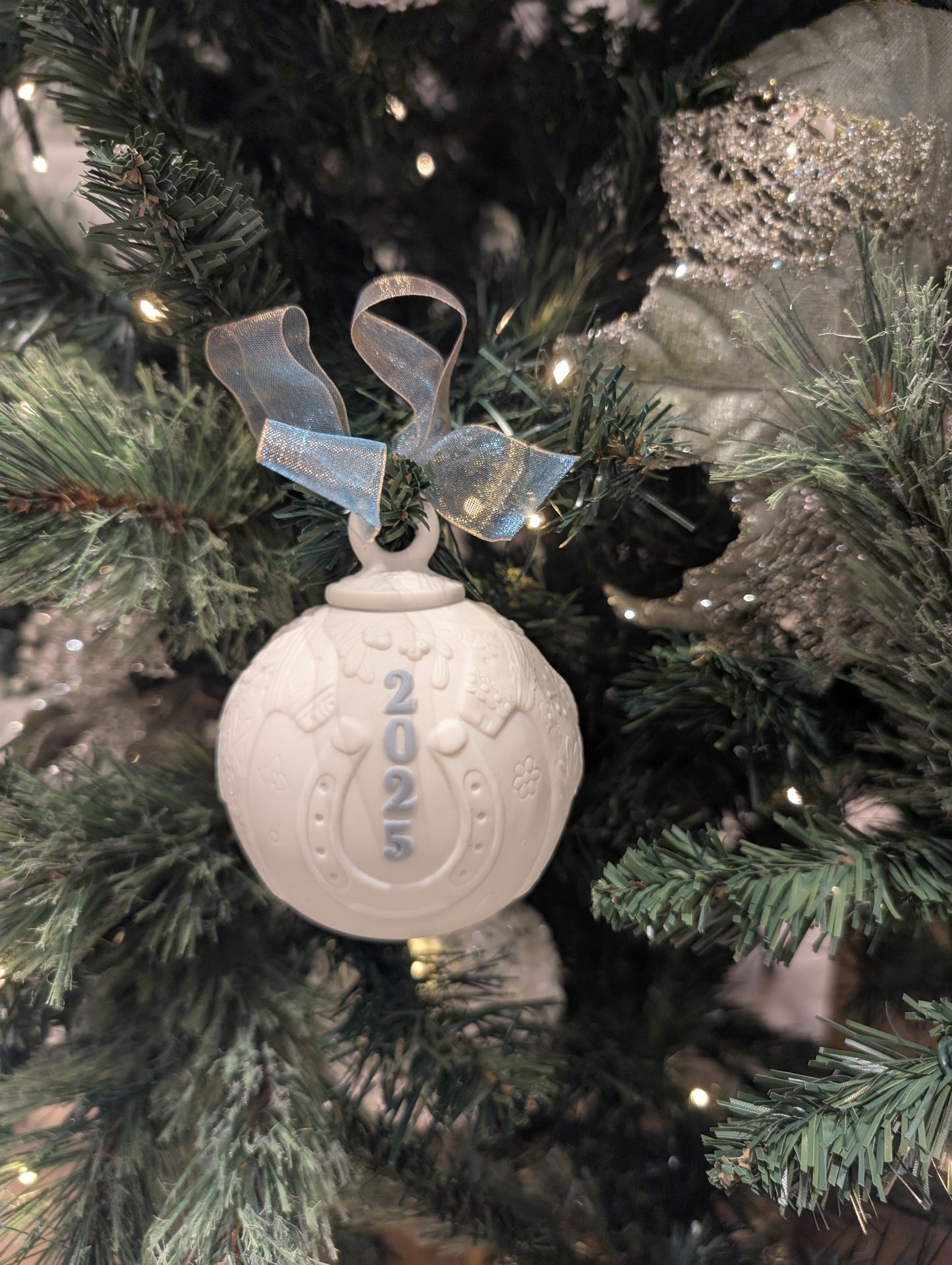 Buy Authentic Lladró Lladró 2025 Christmas Ball Limited Edition Ornament - FormFluent Sydney Australia