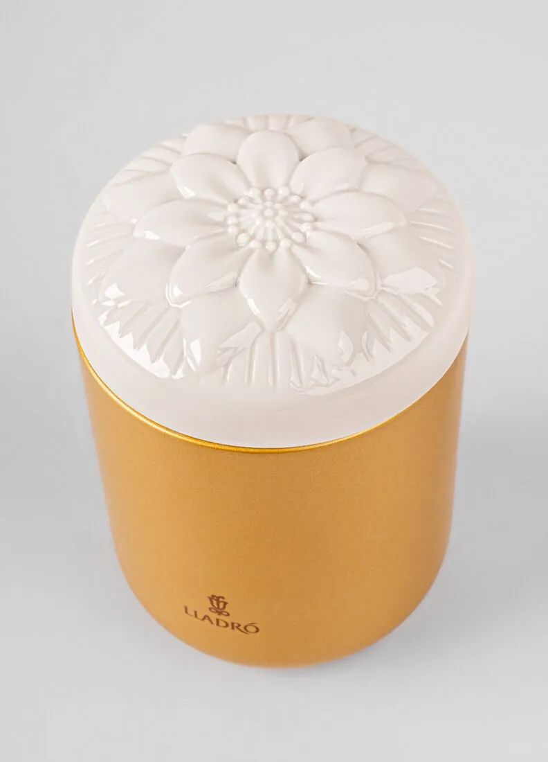  Lladró Lotus Flower Candle - Gardens of Valencia Scent by Lladró at  FormFluent