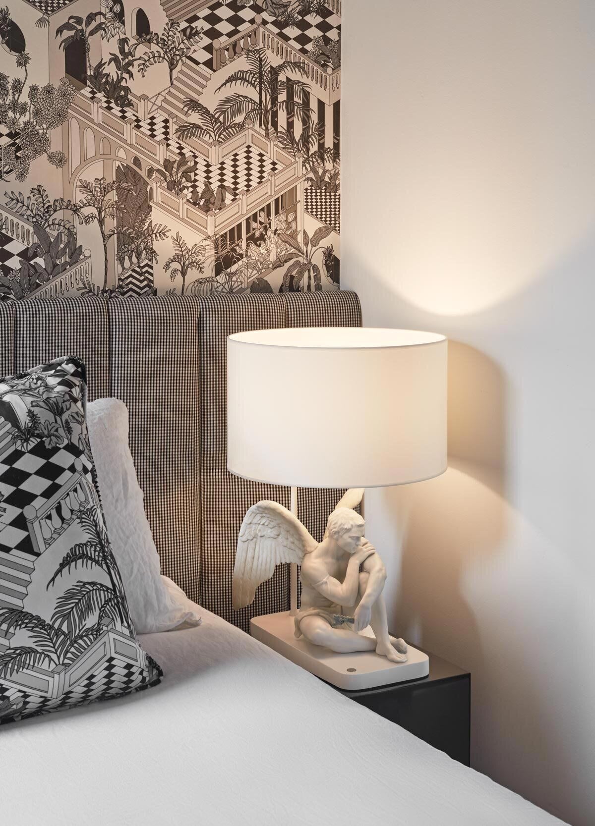 Lladró Protective Angel Table Lamp