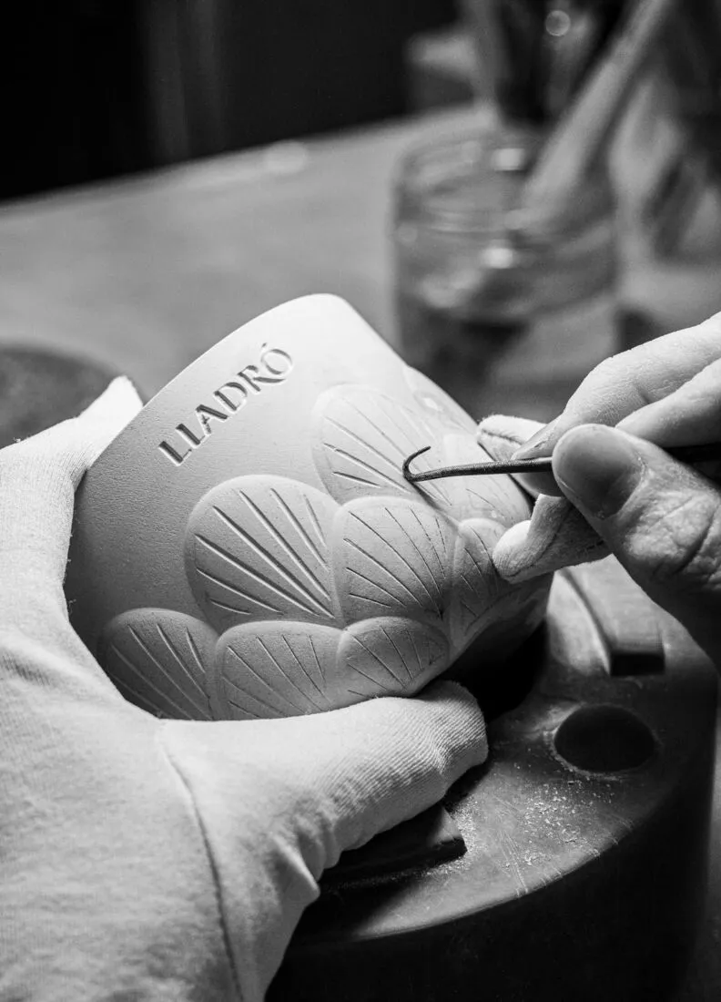  Lladró Dahlia Candle (Blue) – Gardens of Valencia  by Lladró at  FormFluent