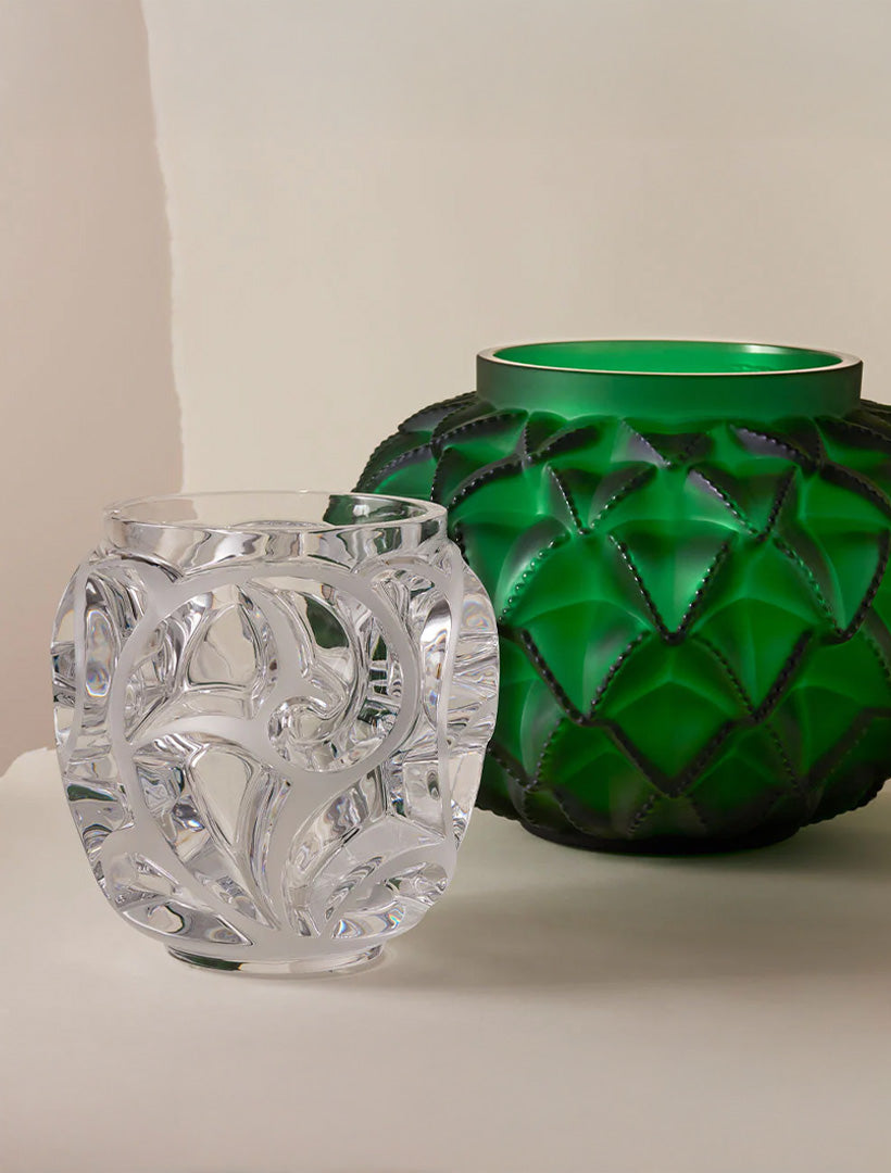 Languedoc Grand Vase Numbered Edition Lalique next to a tourbillons vase