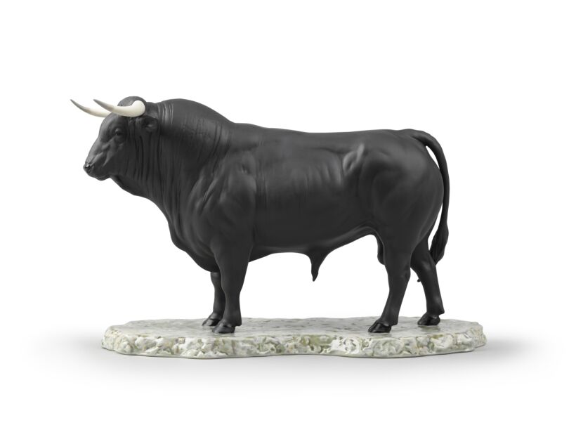 Spanish Bull Sculpture - FormFluent