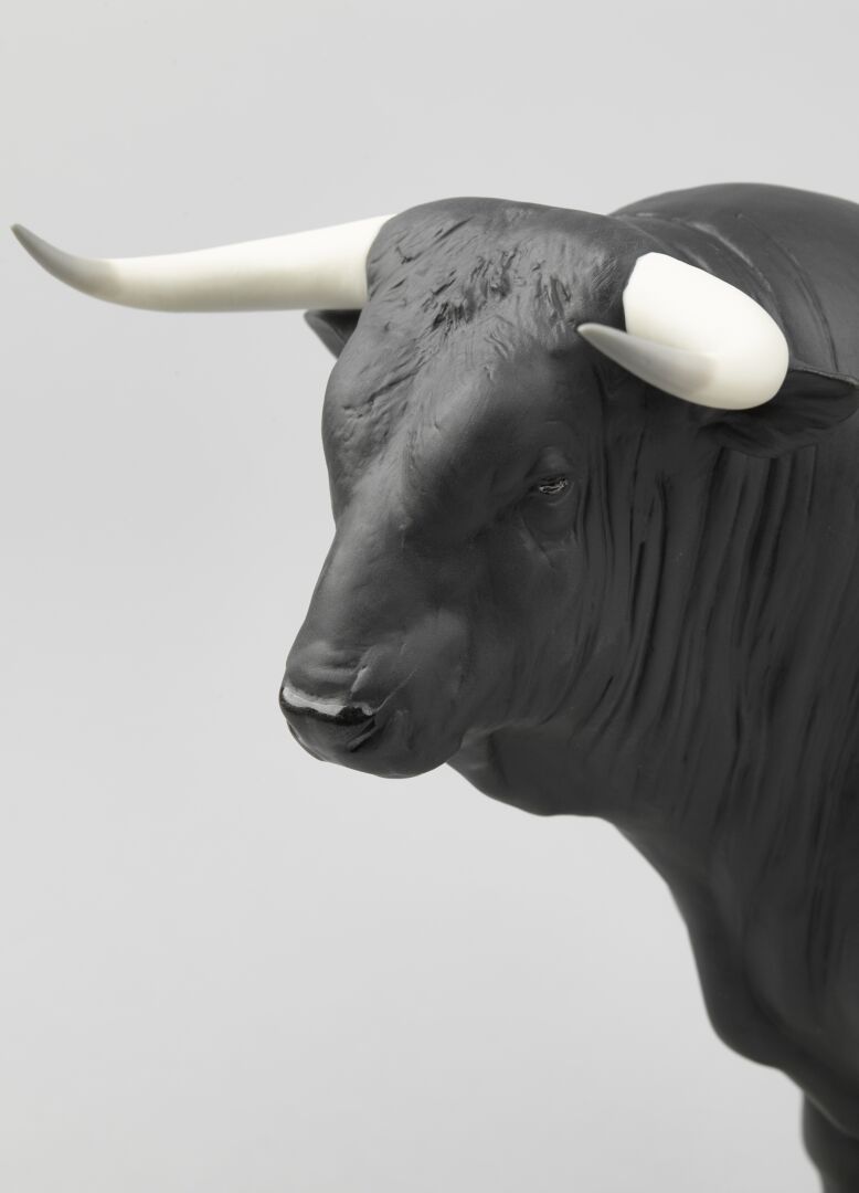 Spanish Bull Sculpture - FormFluent