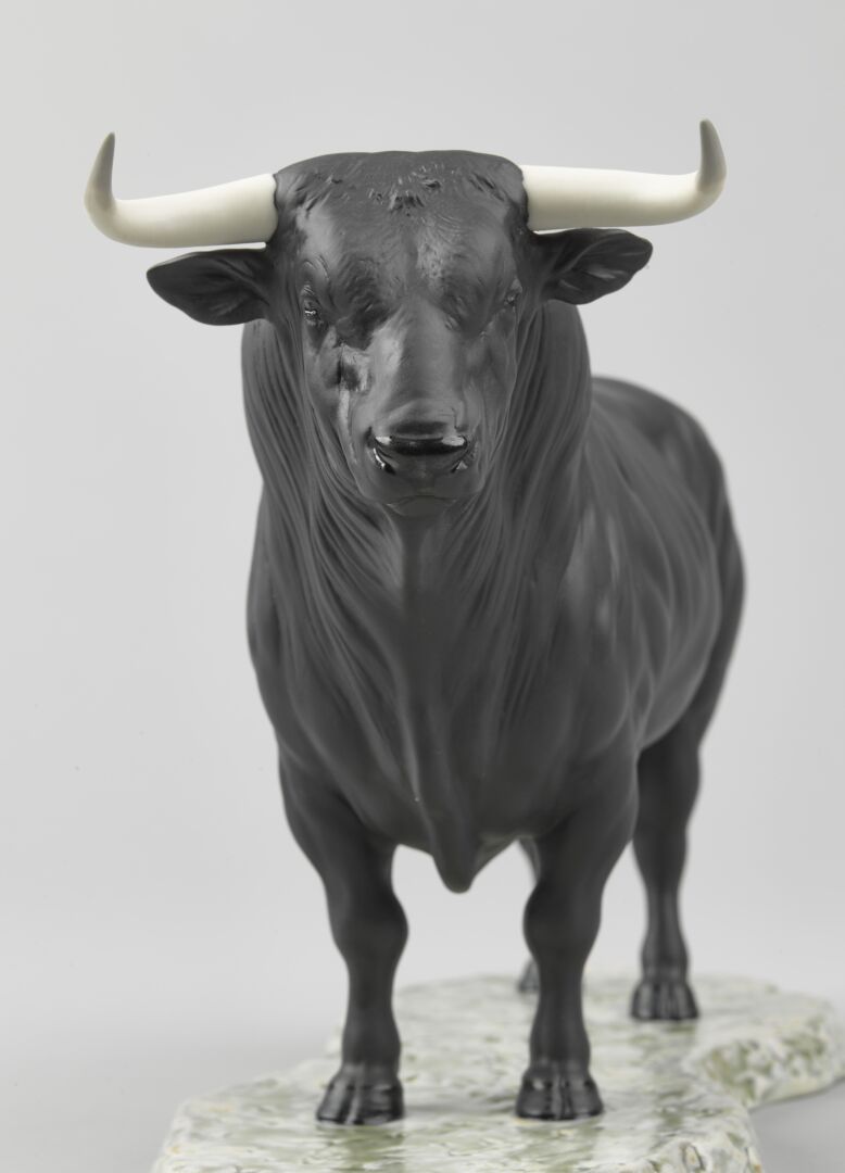 Spanish Bull Sculpture - FormFluent