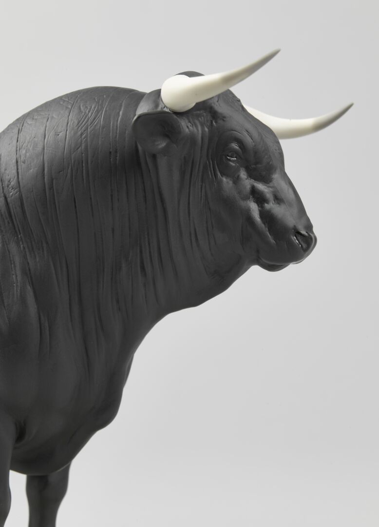 Spanish Bull Sculpture - FormFluent