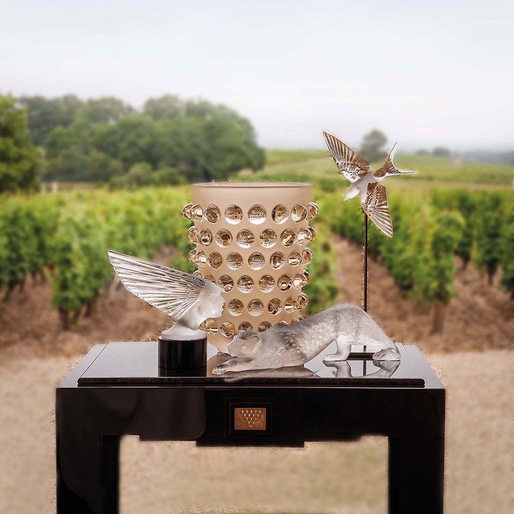 Mossi XXL Vase Lalique in a vineyard