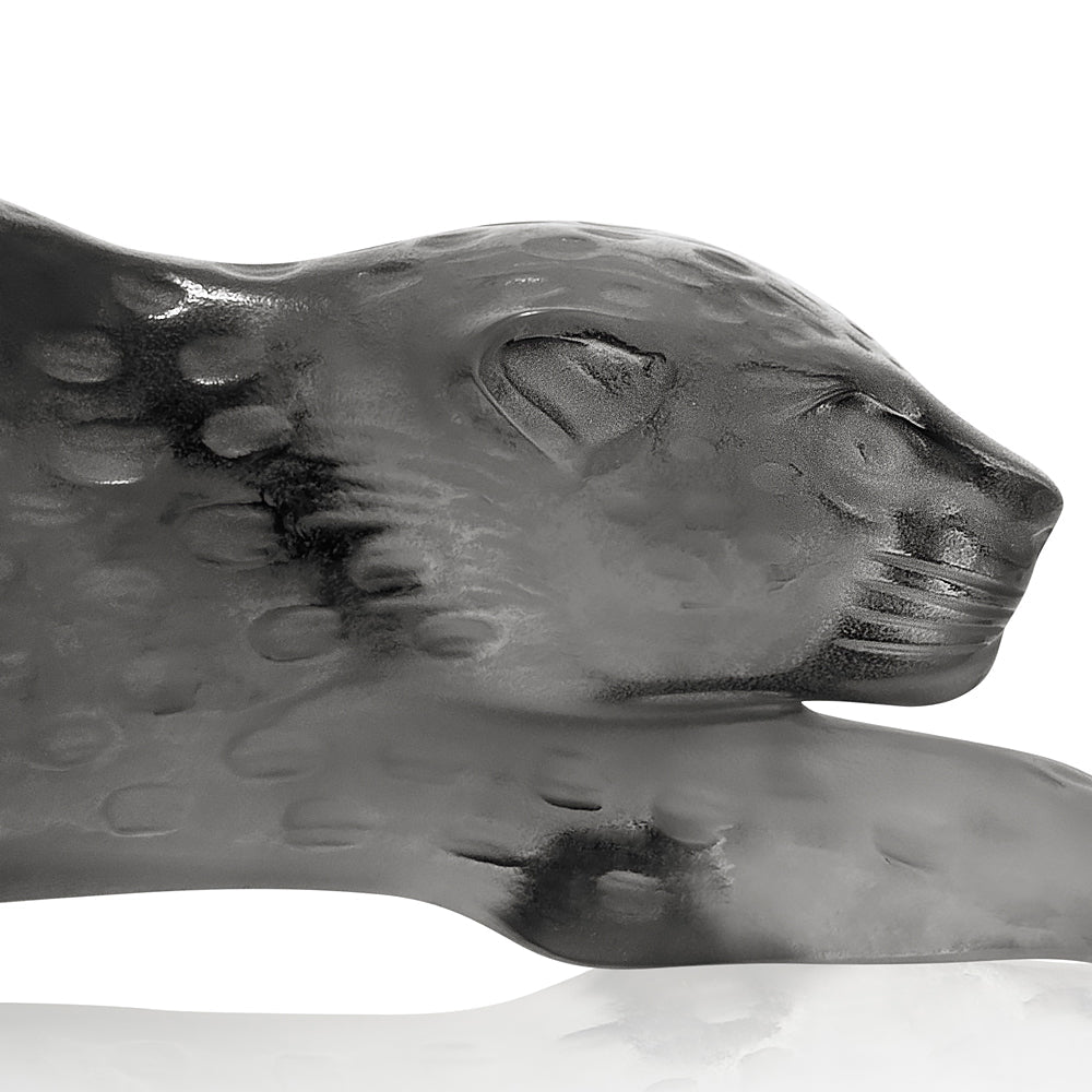 Zeila Panther Small Sculpture Lalique close-up grey