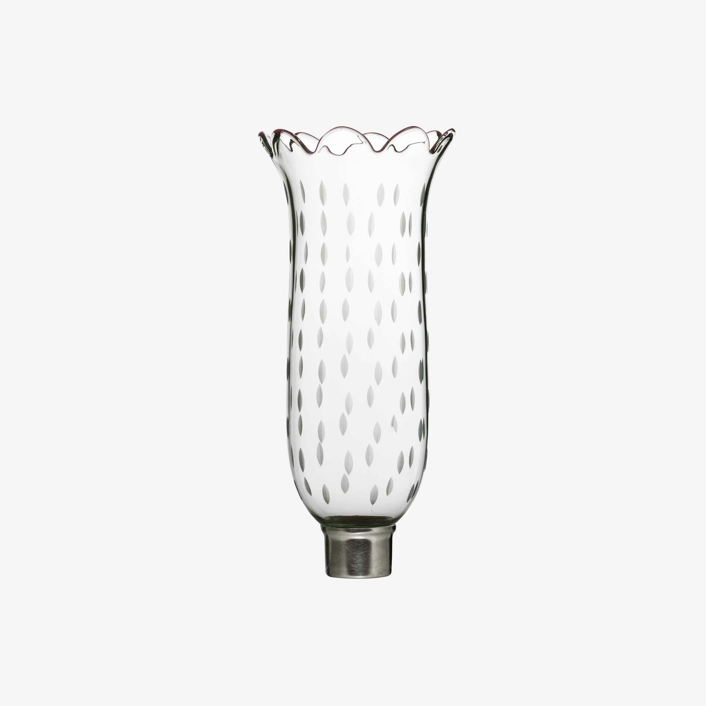 Hand-cut crystal artistry with a scalloped rim and rice grain motif, blending elegance and light.