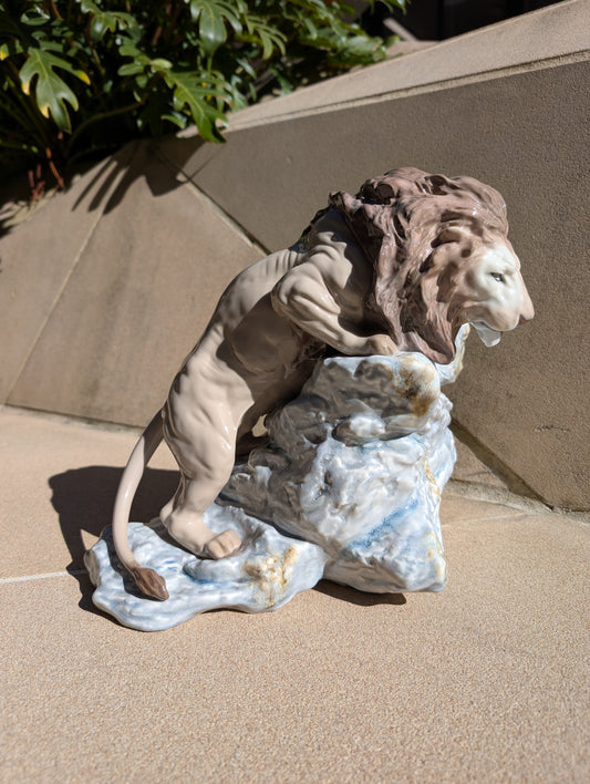 Lladró Lladró Lion Pouncing Sculpture  - FormFluent Sydney Australia