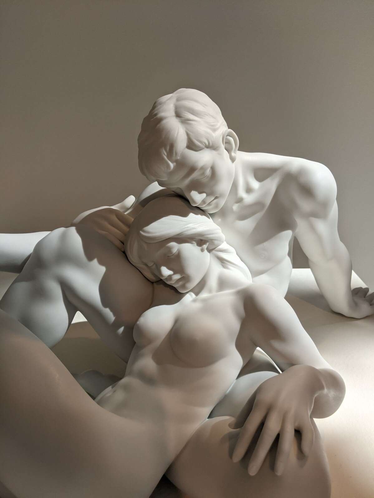 An Everlasting Moment Couple Sculpture - FormFluent