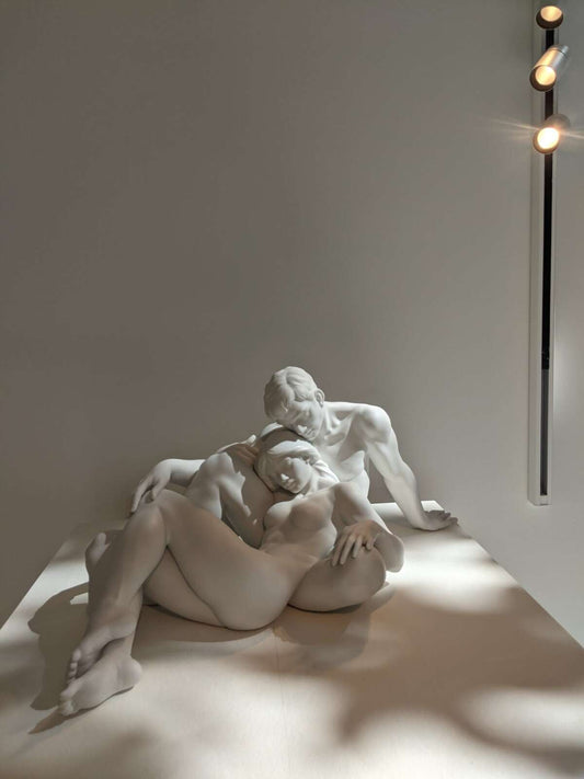 An Everlasting Moment Couple Sculpture - FormFluent