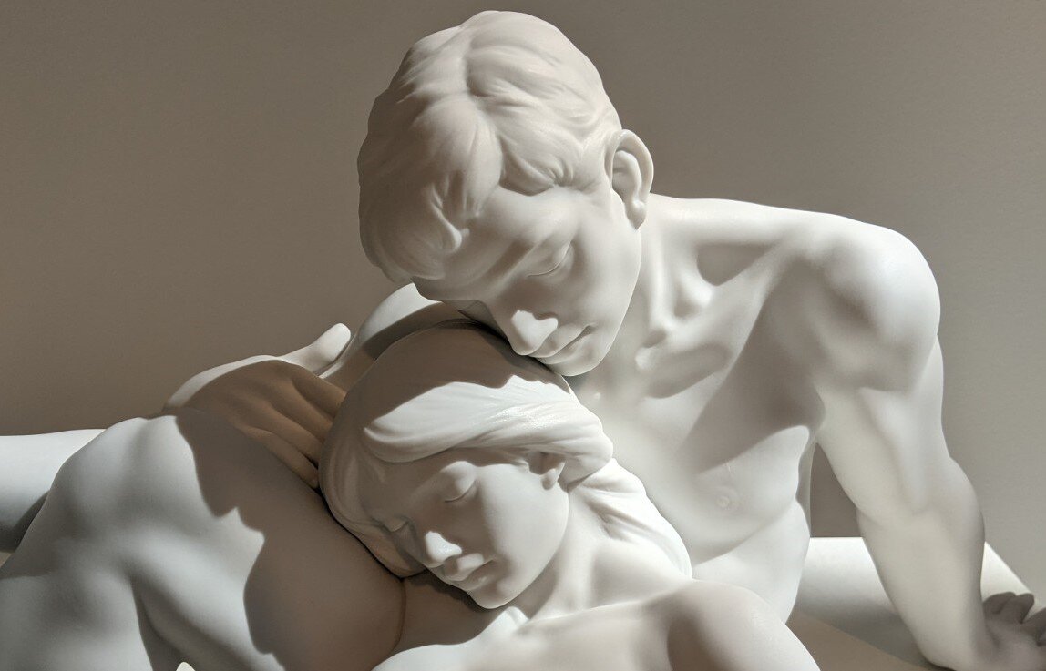 An Everlasting Moment Couple Sculpture - FormFluent