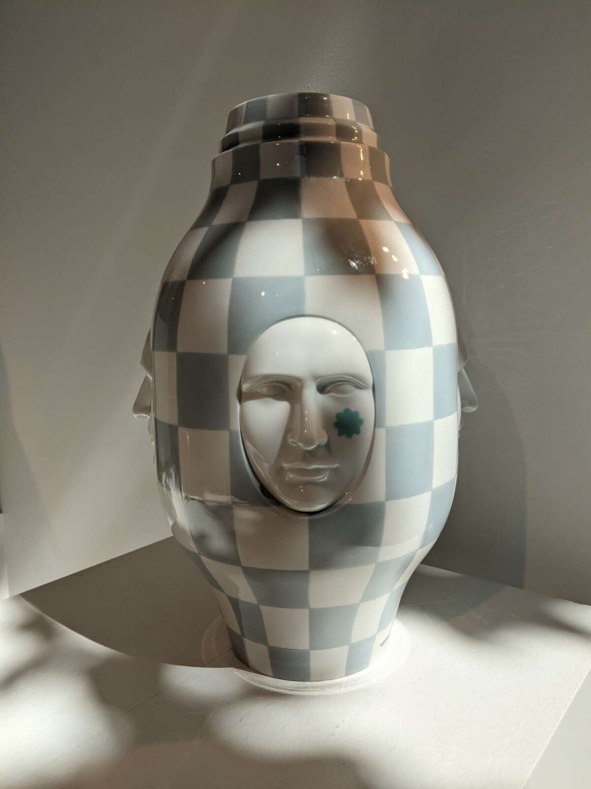 Conversation Vase I by Jaime Hayon - FormFluent