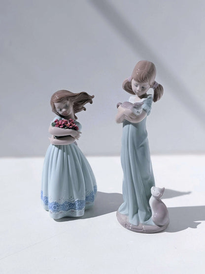  Lladró Don't Forget Me Girl and Cats Figurine Sculpture by Lladró at  FormFluent