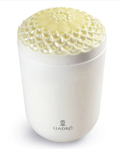  Lladró Echoes of Nature Decorative Candle - Tropical Blossoms Scent by Lladró at  FormFluent