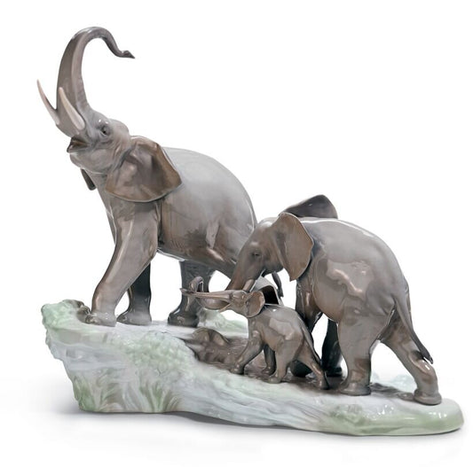 Elephants Walking Figurine - FormFluent