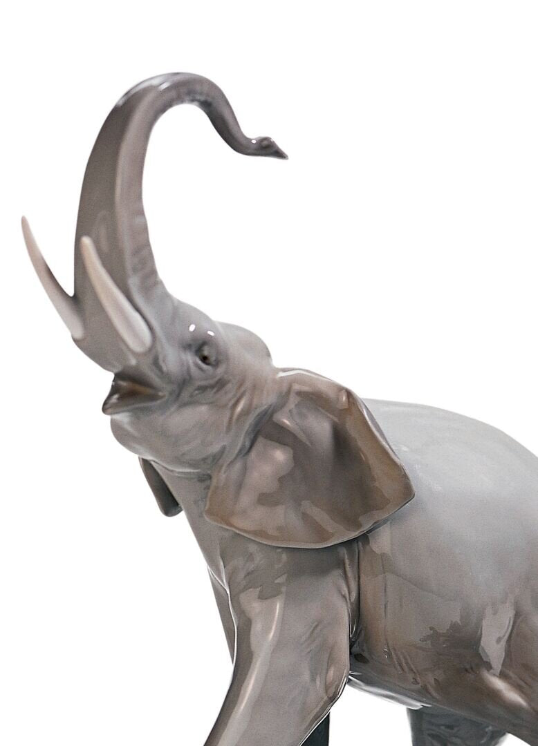 Elephants Walking Figurine - FormFluent