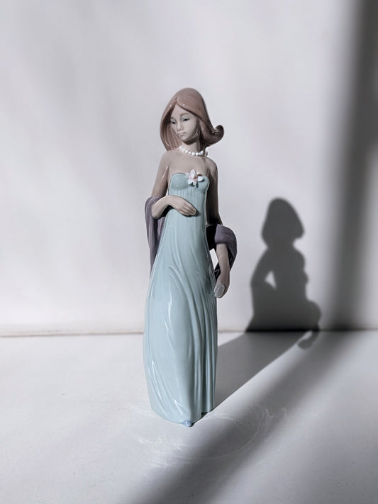 Ingenue Woman Figurine - FormFluent