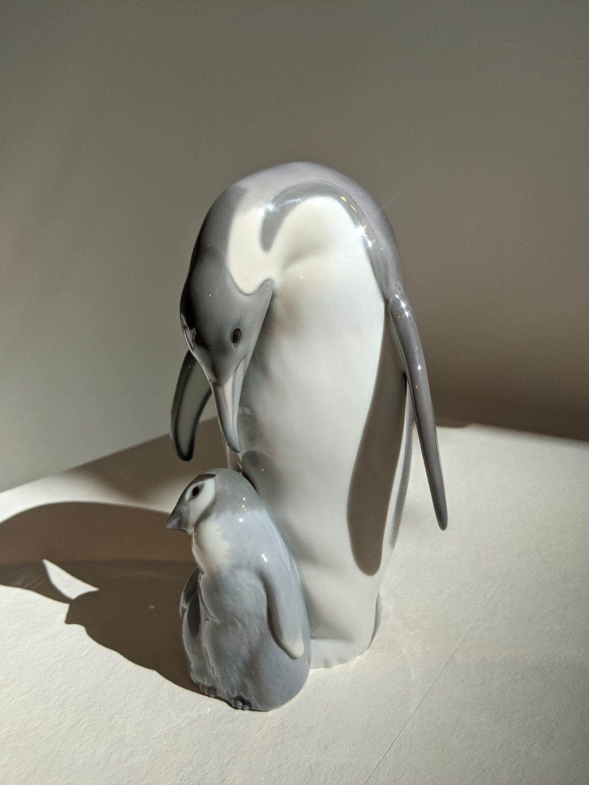 Penguin Love Figurine - FormFluent