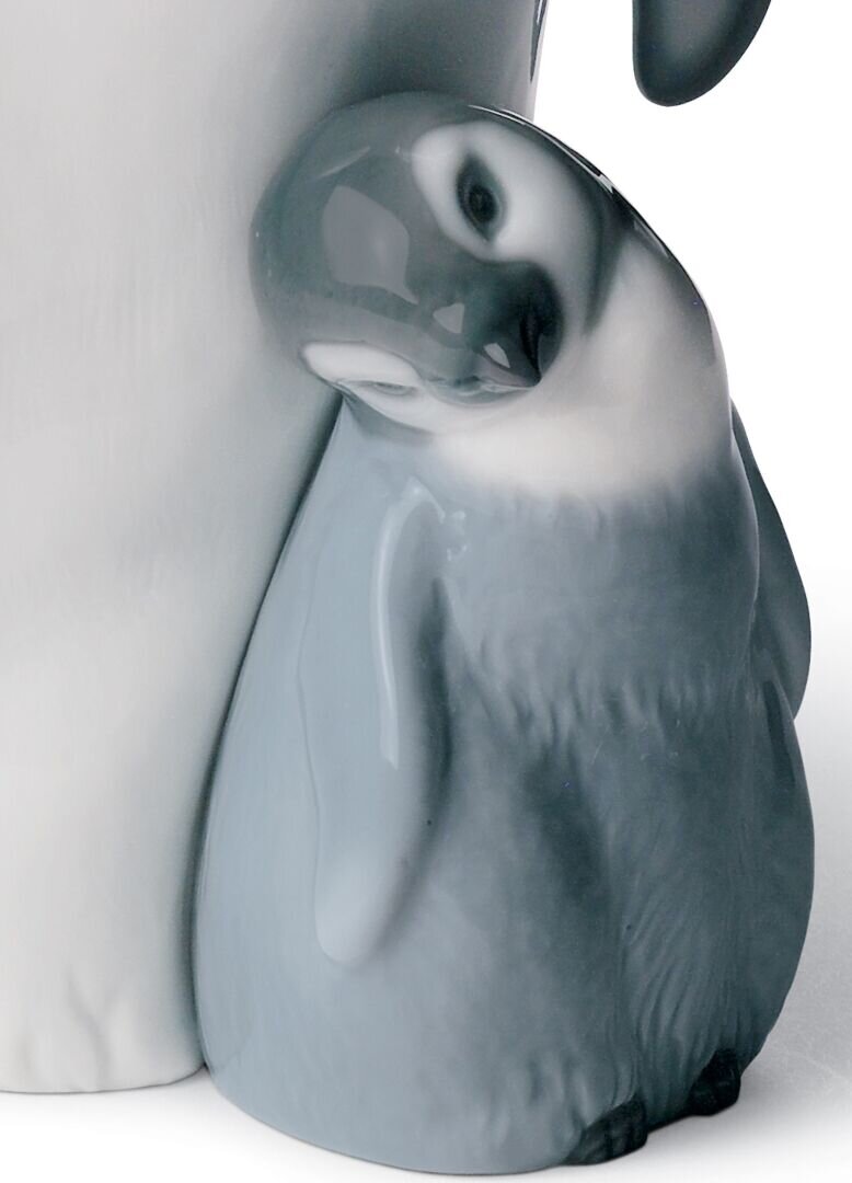 Penguin Love Figurine