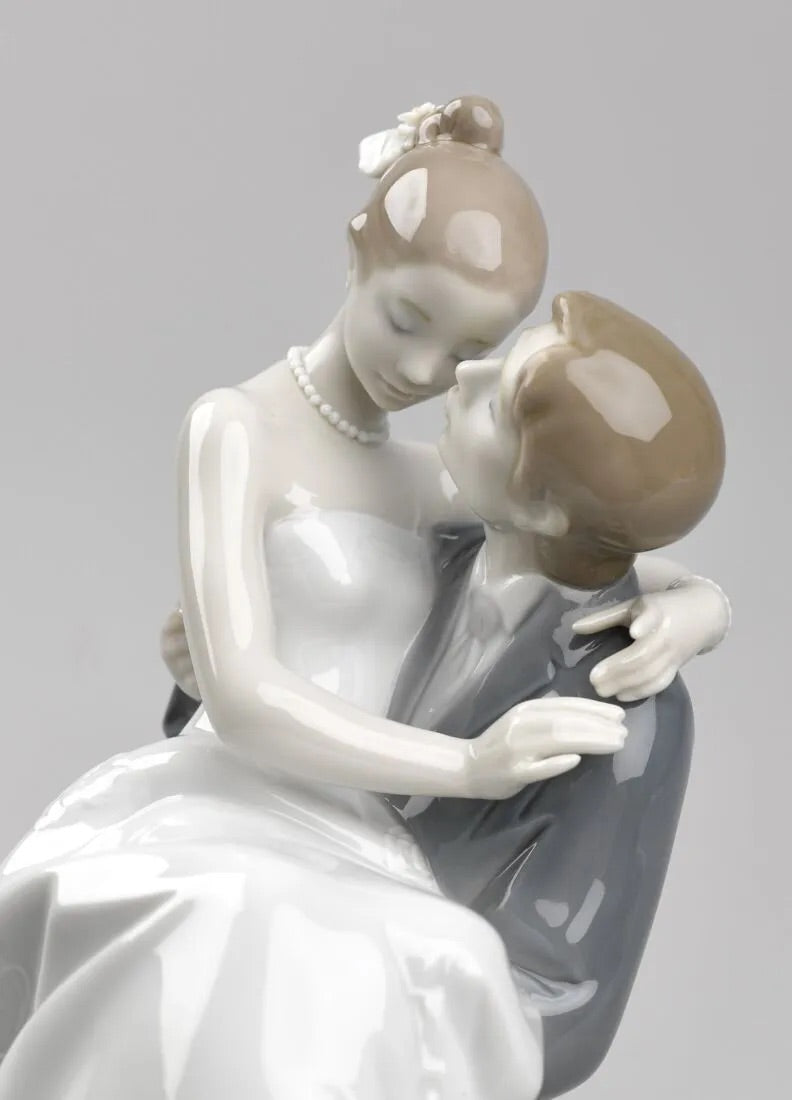 The Happiest Day Couple Figurine - FormFluent