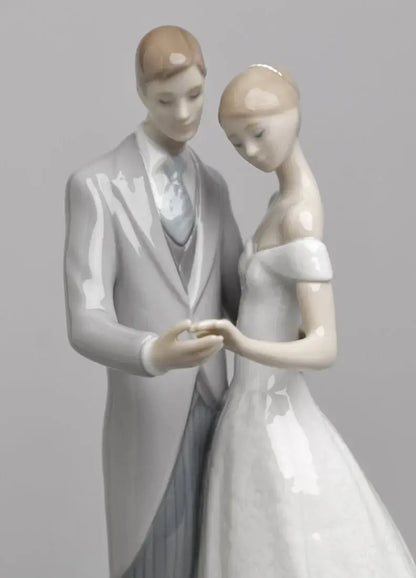  Lladró Together Forever Bride and Groom Couple Figurine Sculpture by Lladró at  FormFluent