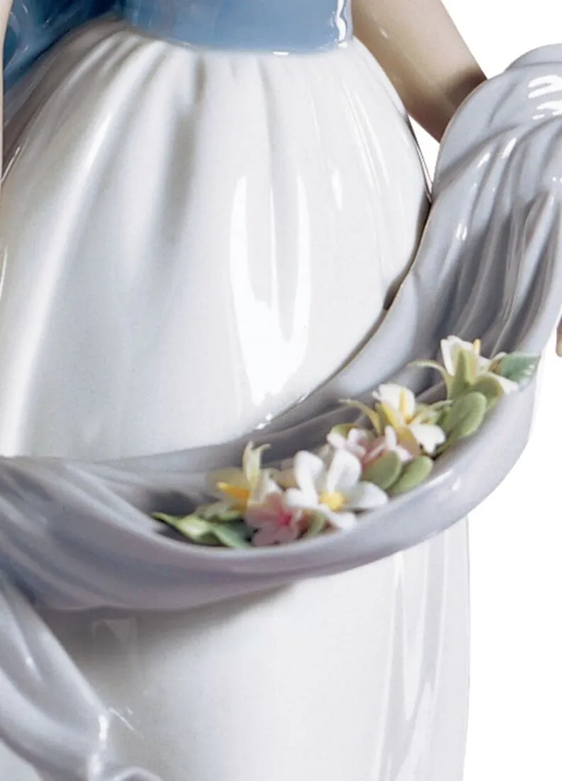 Lladró Fragrances and Colours Woman Figurine   FormFluent
