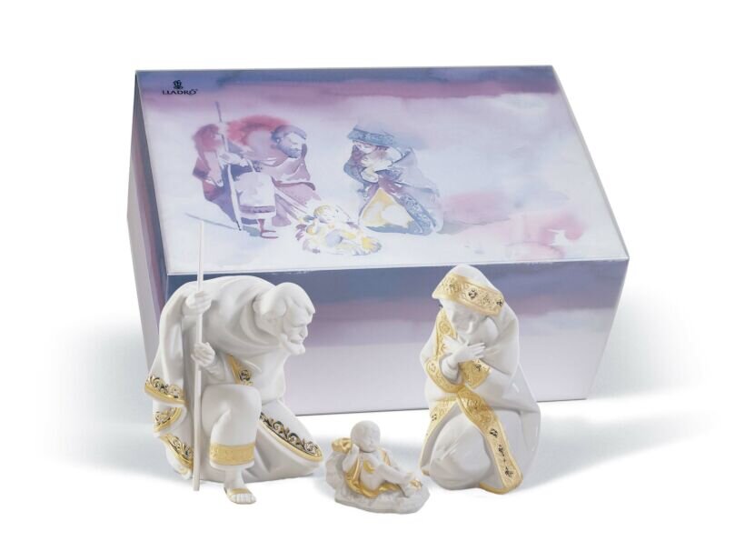 Lladró Silent Night Nativity Set - Gold Lustre Sculpture by Lladró at  FormFluent Sydney, Australia