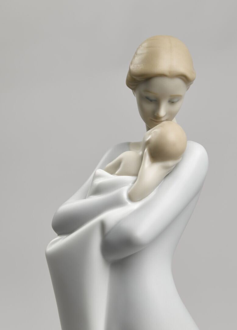 Lladró A Mother's Embrace Figurine   FormFluent