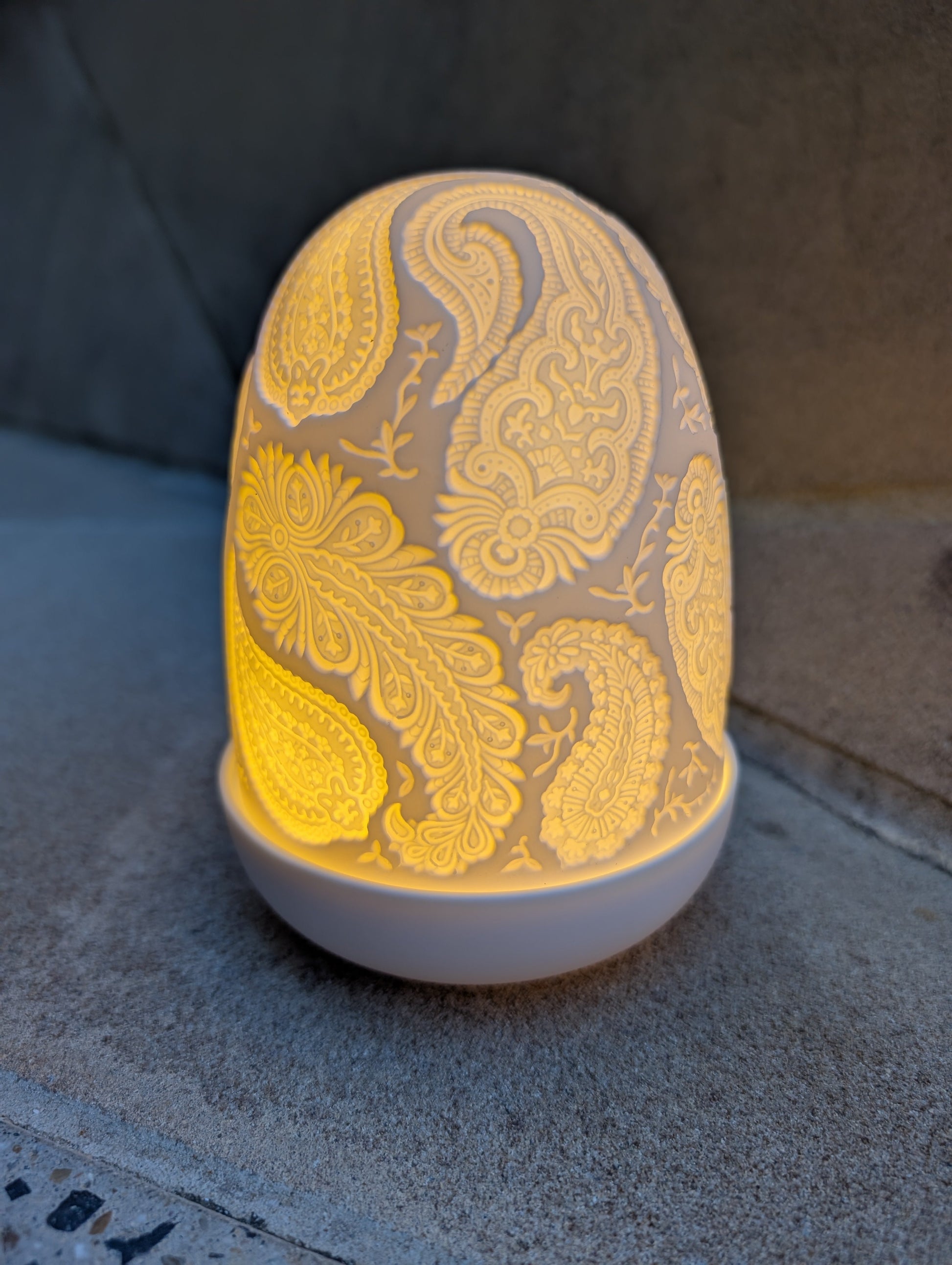 Lladró Lladró Paisley Dome Table Lamp  - FormFluent Sydney Australia