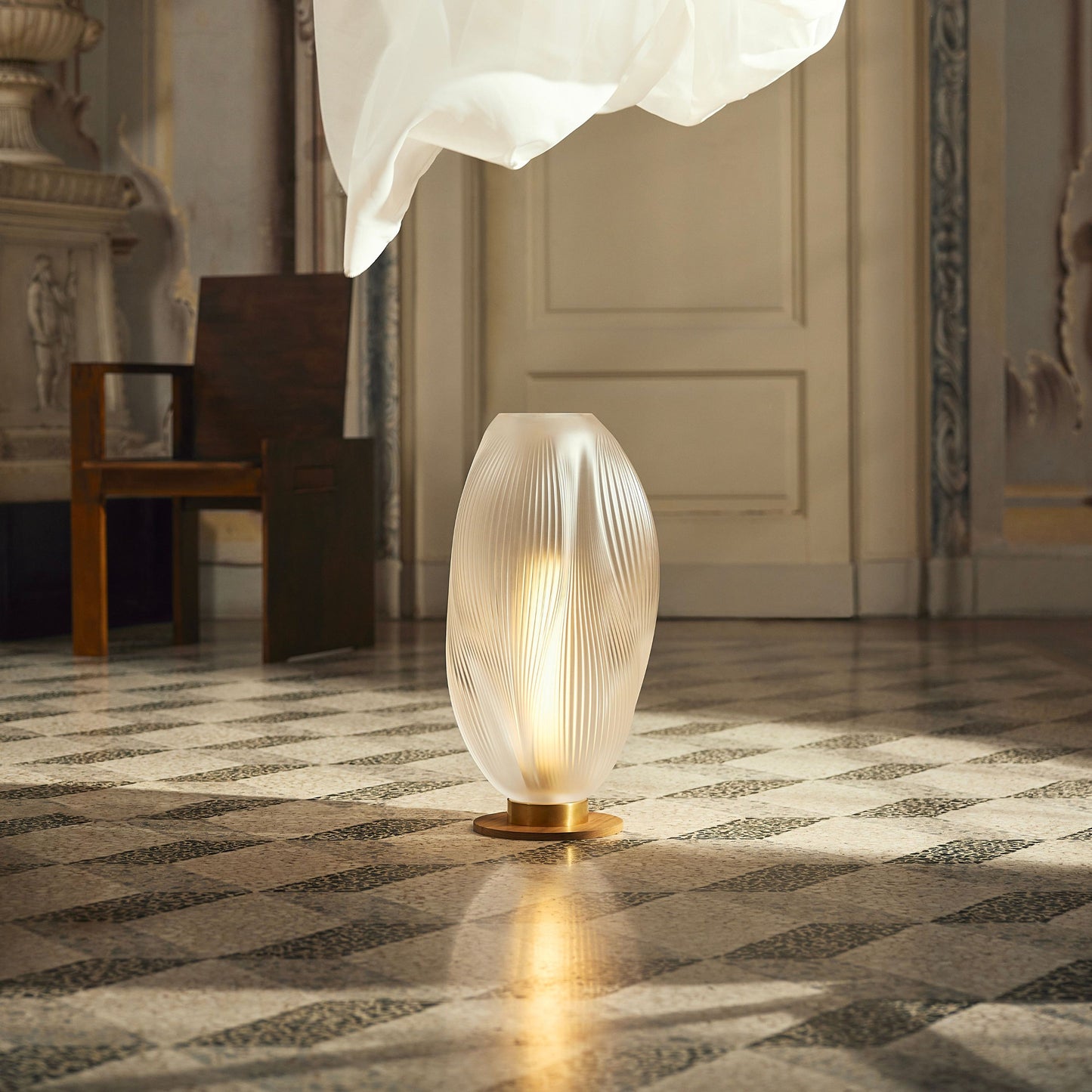 Lalique Alizé XXL table lamp - Gilded