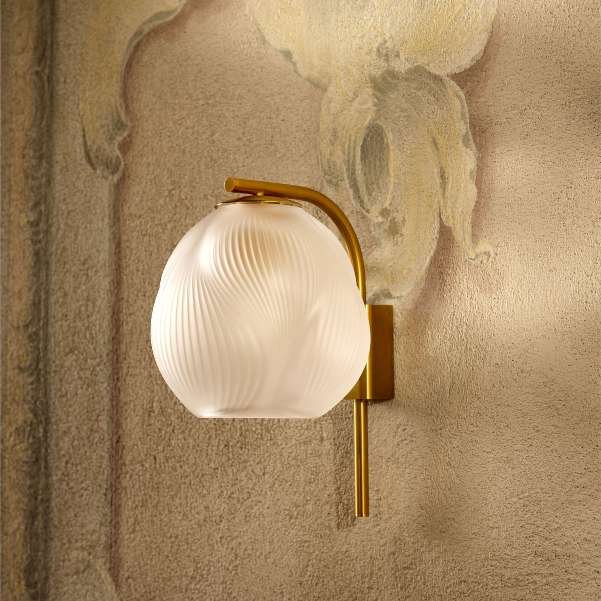 Lalique Alizé wall sconce - Gilded