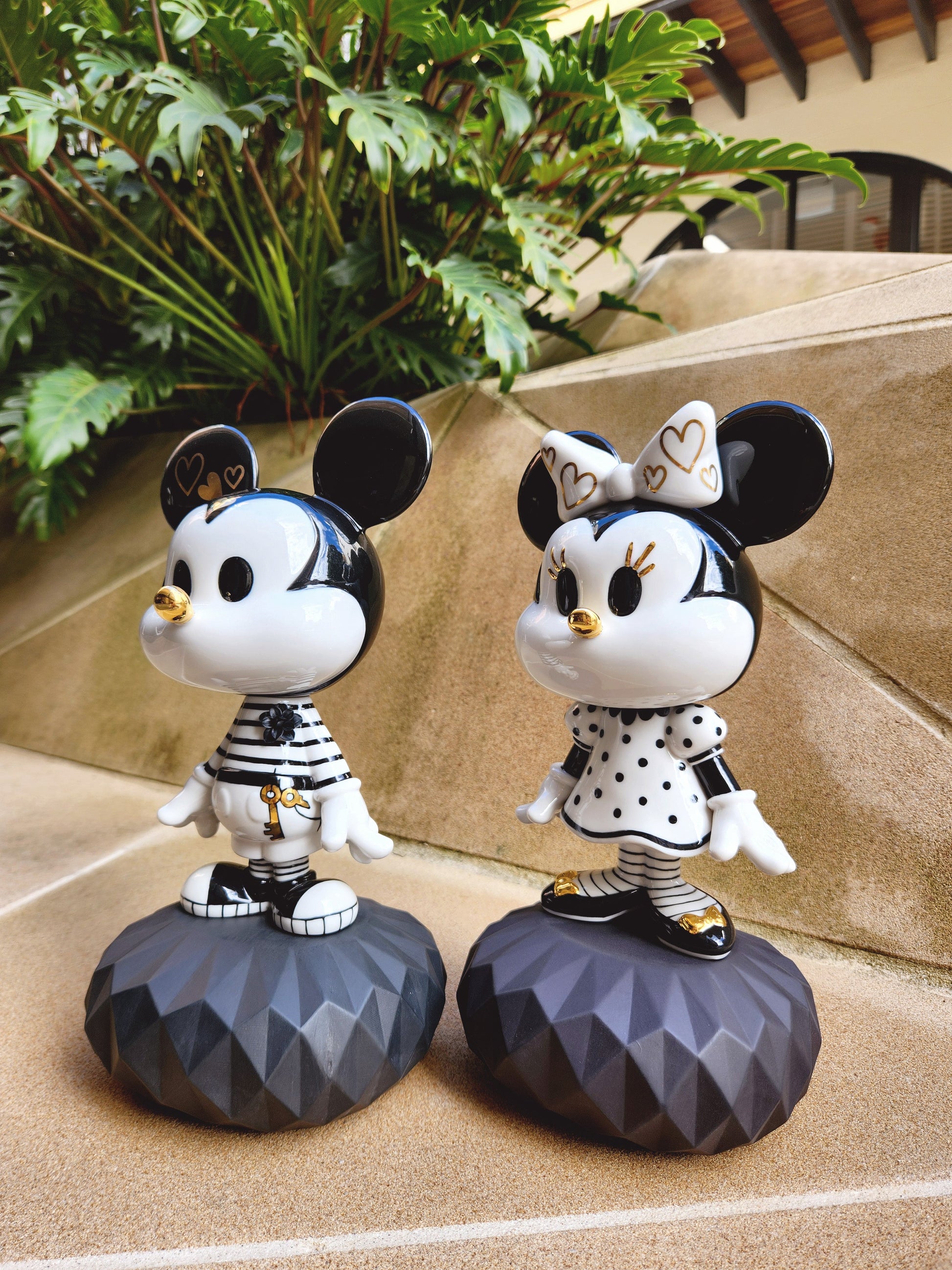 Lladró Minnie in Black and White Sculpture  - FormFluent Sydney Australia