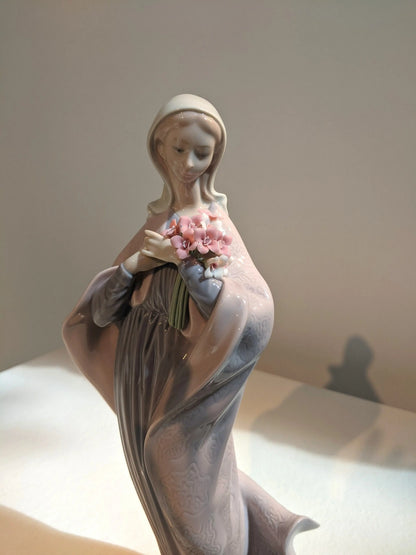  Lladró Our Lady with Flowers Virgin Mary Figurine Sculpture by Lladró at  FormFluent