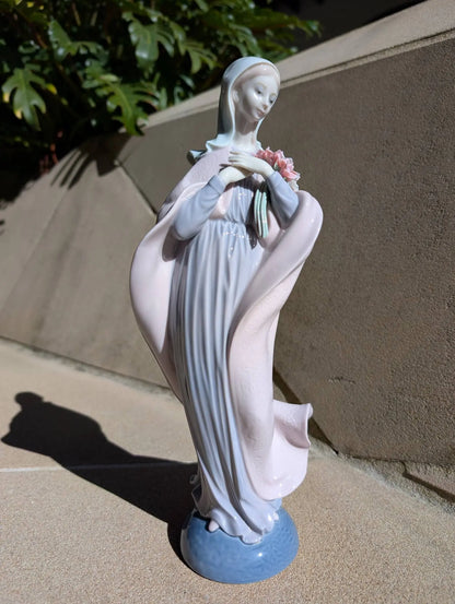  Lladró Our Lady with Flowers Virgin Mary Figurine Sculpture by Lladró at  FormFluent