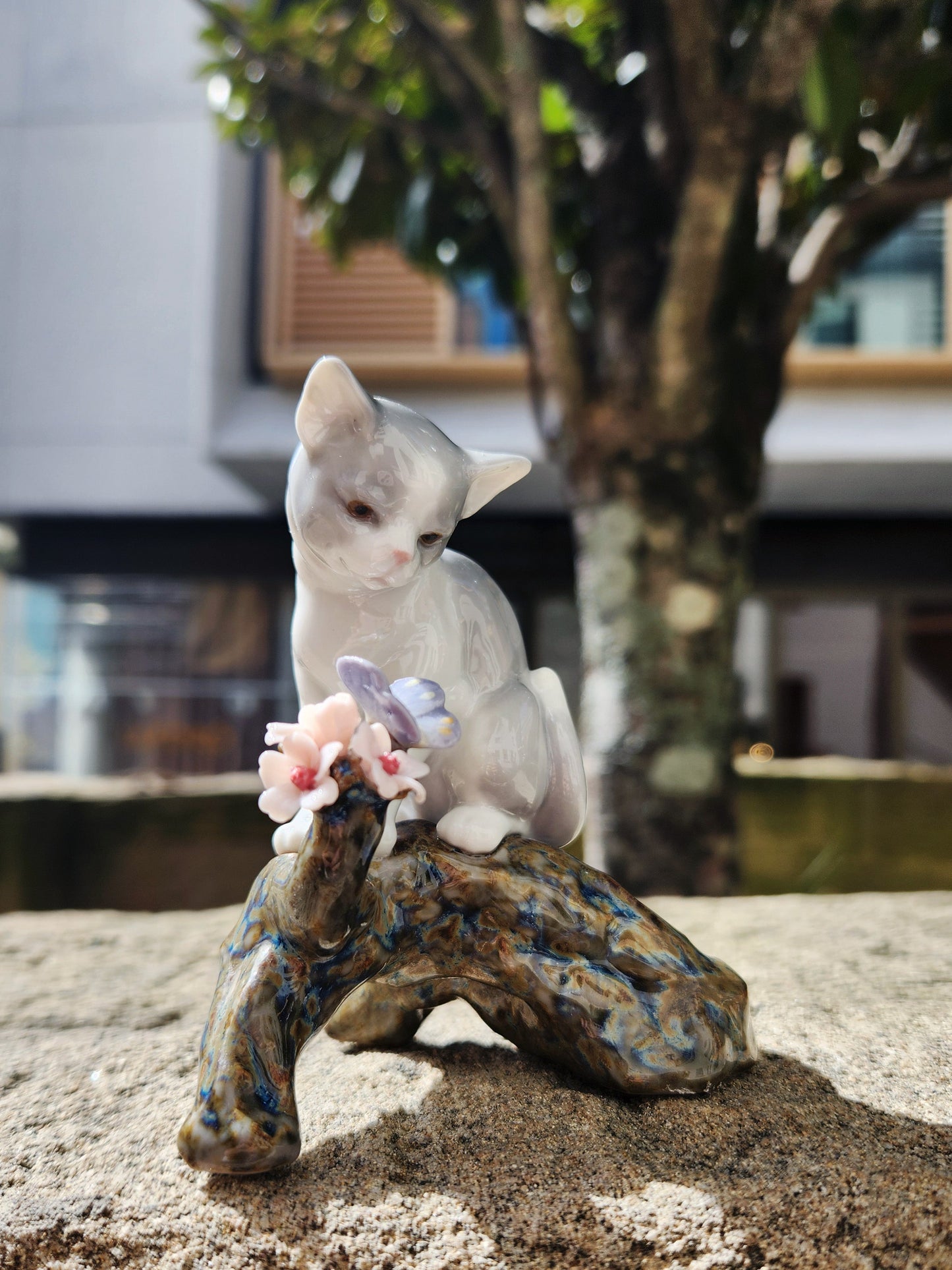 Lladró Blossoms for the Kitten Cat Figurine  - FormFluent Sydney Australia