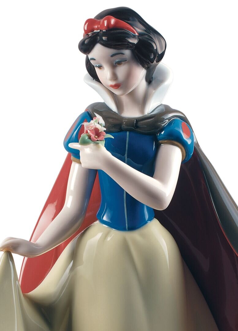 Official Snow White Sculpture - FormFluent